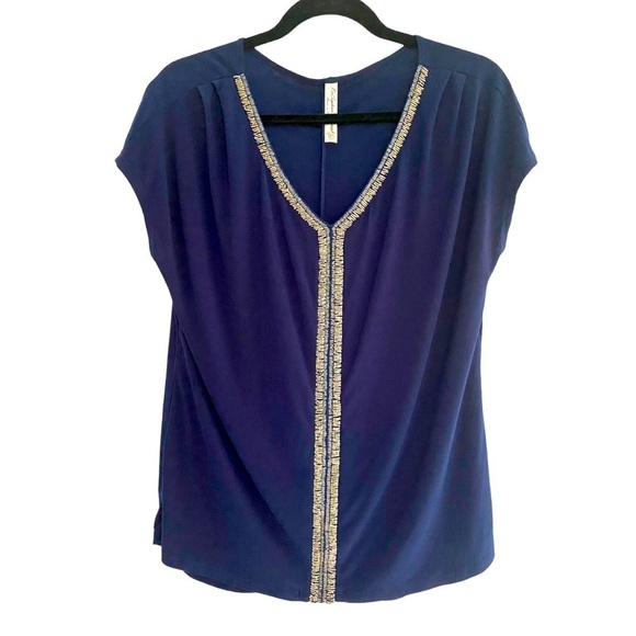 Top blouse v neck with gorgeous trim navy feels silky and luxurious size Large
C - Picture 1 of 8